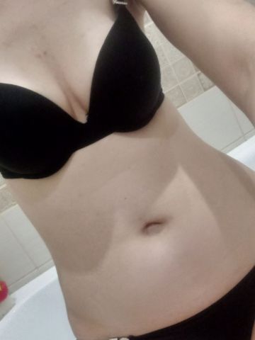 Лаура Длинноногая Брюнетка Калининец